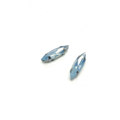 15x4mm mėnulio melsvos sp. kristalai sidabro sp. rėmeliuose, 2vnt